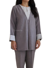 Load image into Gallery viewer, STRIPED PLEATED - LONG SLEEVES (GREY)
