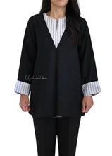 Load image into Gallery viewer, STRIPED PLEATED - LONG SLEEVES (BLACK)
